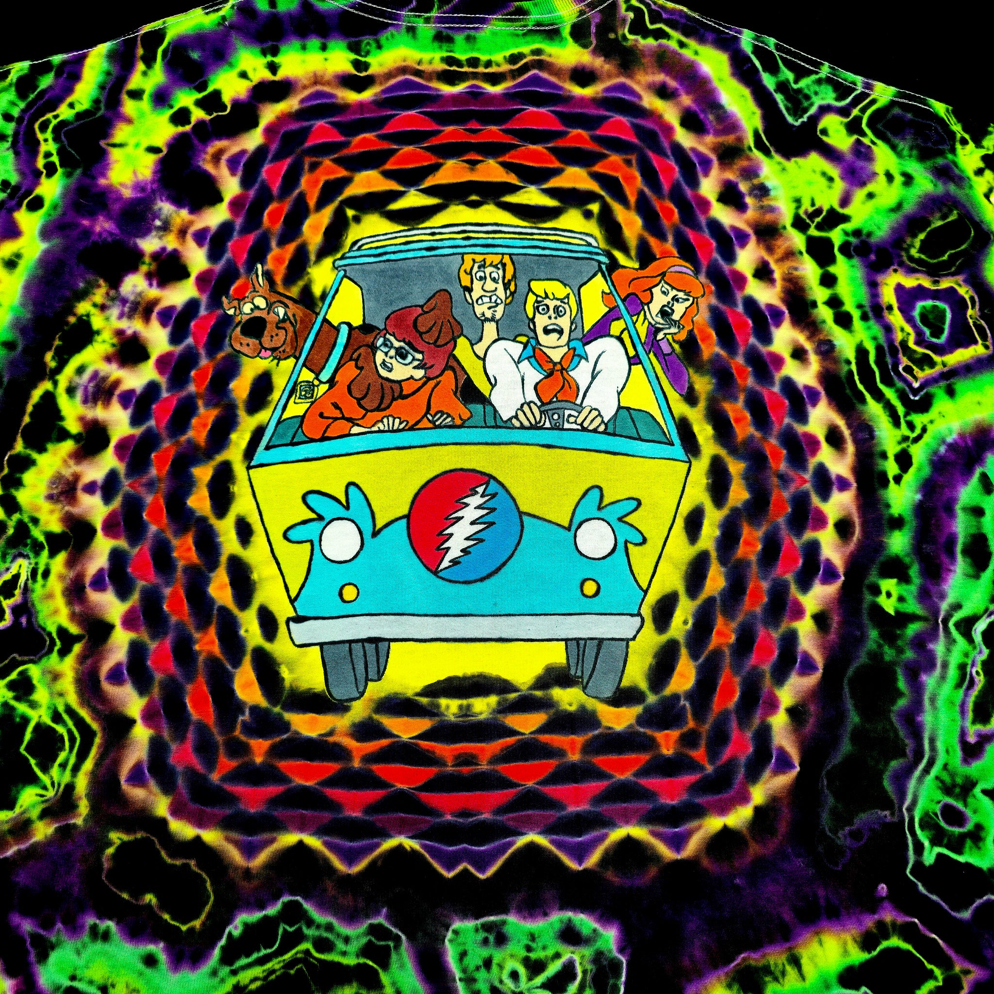 Macro close up shot of back Mystery Machine artwork with Fred, Daphne, Shaggy, Velma, and Scooby inside